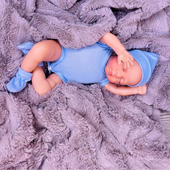 Nwot Mini reborn style doll baby vinyl limbs and cloth body with accessories - Picture 4 of 10